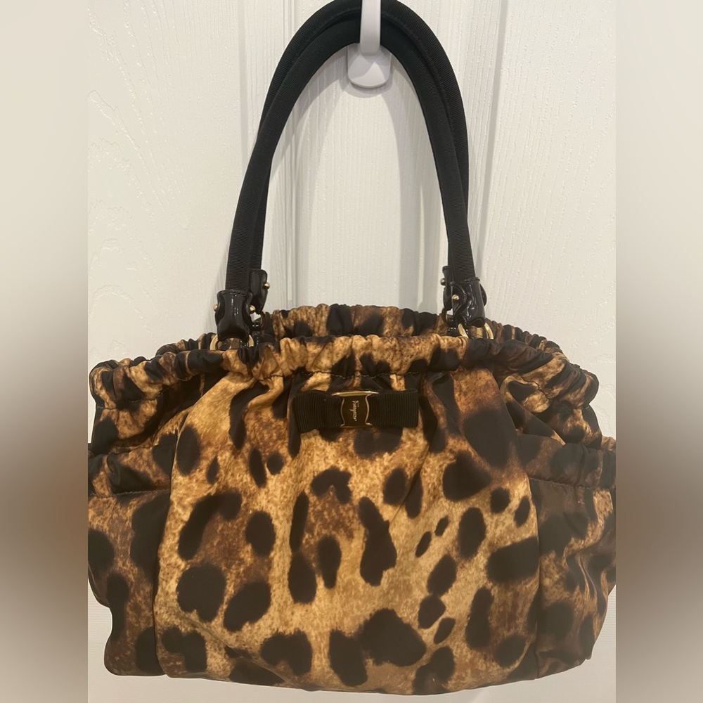 Salvatore Ferragamo Vara leopard print Shoulder bag